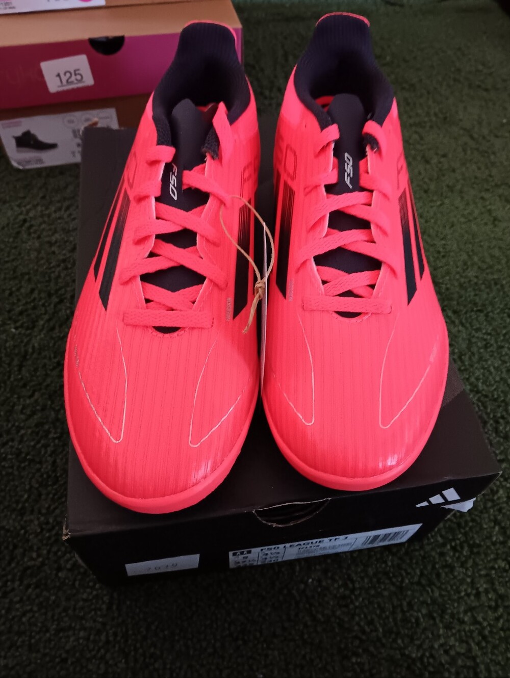 Men/ Unisex Soccer Shoes Mens Size 5.